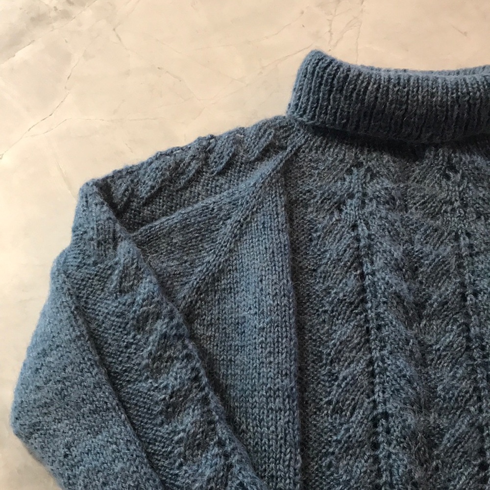 💯 soft wool. Hand made sweater.